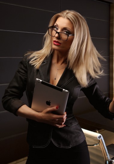 London Mistress Antonia Davenshaw